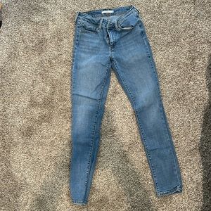 Levi’s 711 skinny ankle jeans